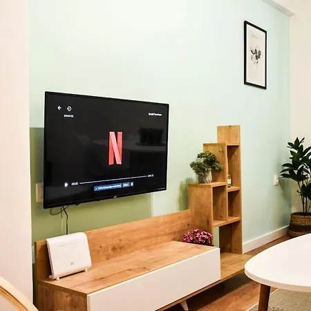 Newly Renovated-city Center Apartment *