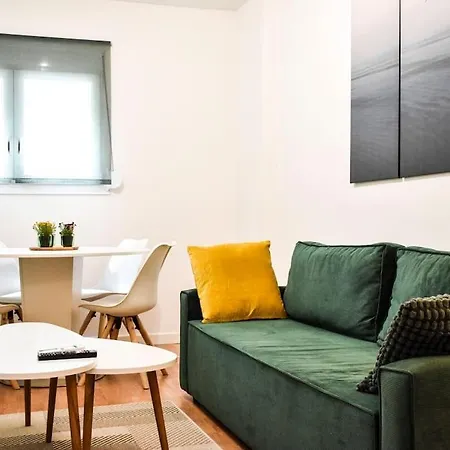 Newly Renovated-city Center Apartment *